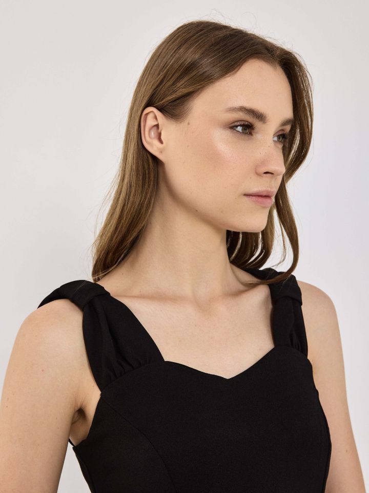 שמלה סקובה חגורה PROMO בצבע שחור