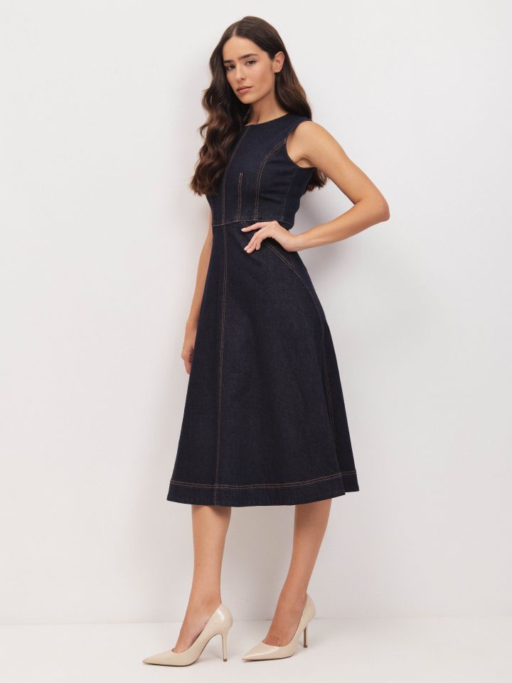 שמלה ג’ינס קלוש בצבע ג’ינס כהה