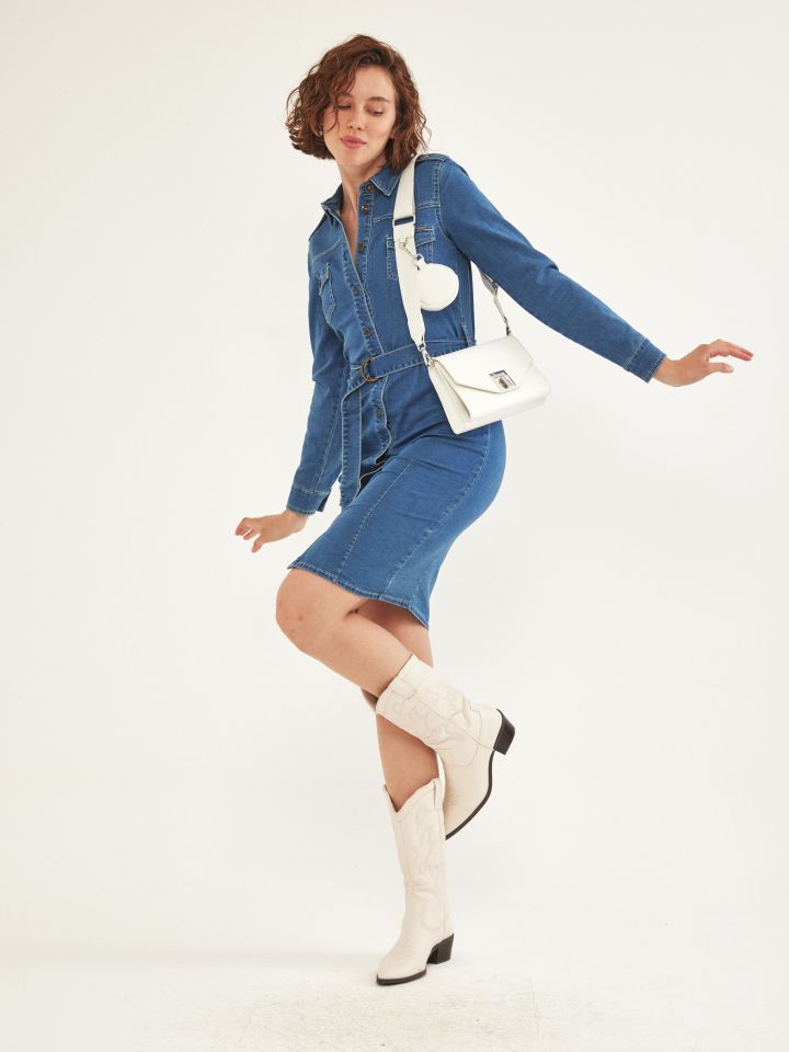 שמלה ג’ינס בצבע ג’ינס בהיר