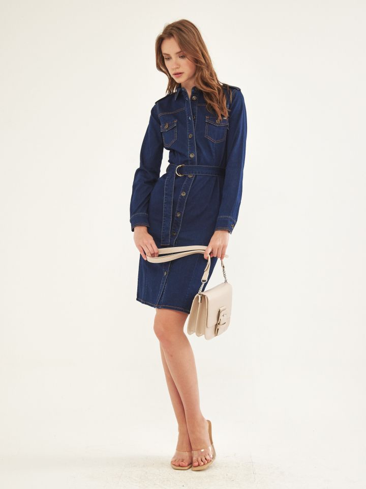 שמלה ג’ינס בצבע ג’ינס כהה