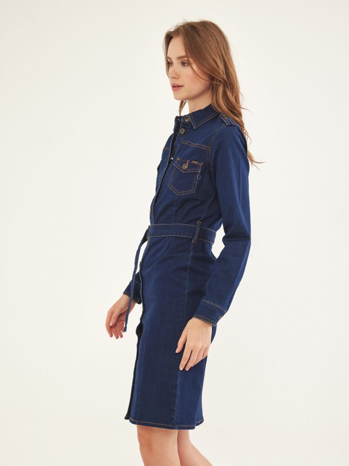 שמלה ג’ינס בצבע ג’ינס כהה