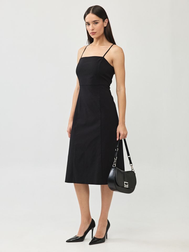 שמלה מראה פישתן כתפיות בצבע שחור