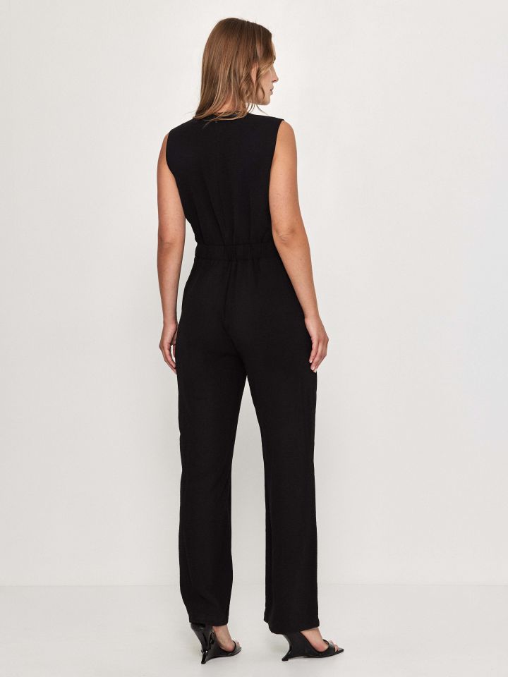 אוברול אבזם בצבע שחור