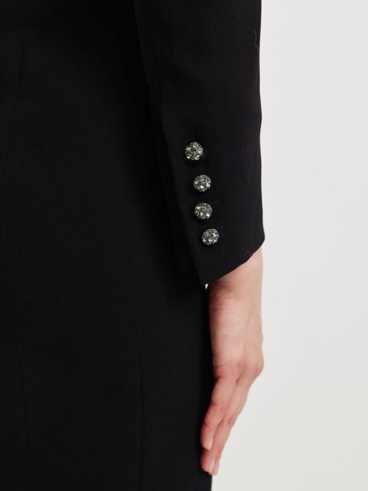 שמלה צוארון כפתורים בצבע שחור