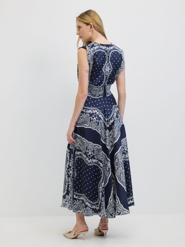 שמלה דפוס בורדורה בצבע נייבי