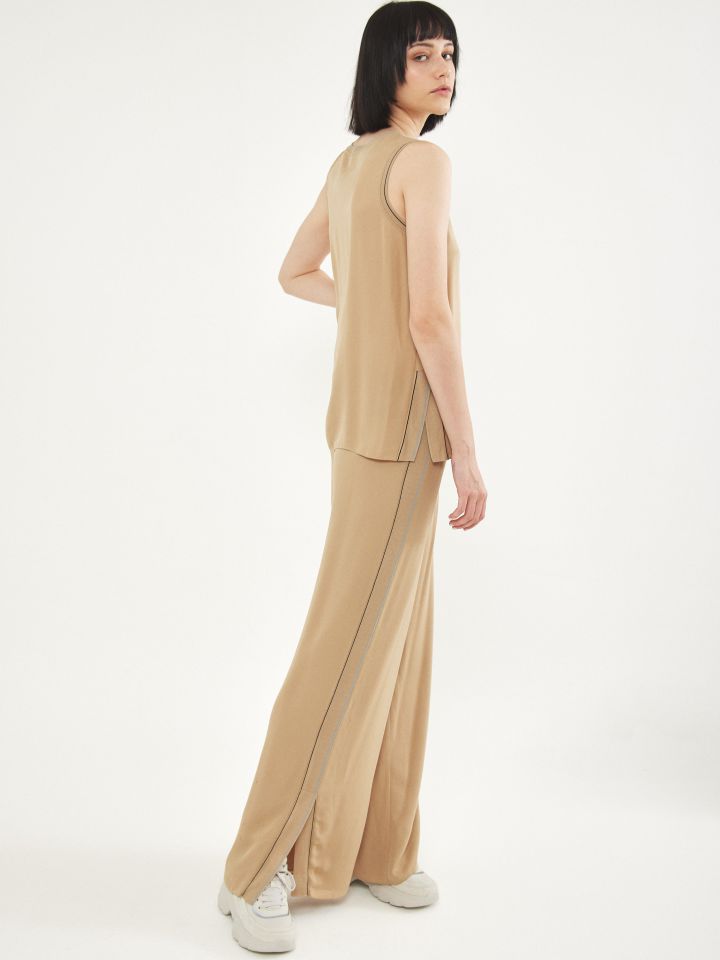 חליפת סטן שילוב ריבים בצבע בייז’