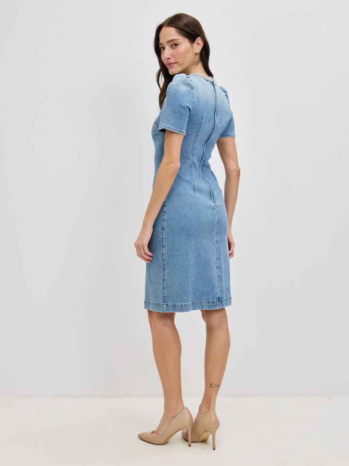 שמלה ג’ינס שילוב בצבע ג’ינס בהיר