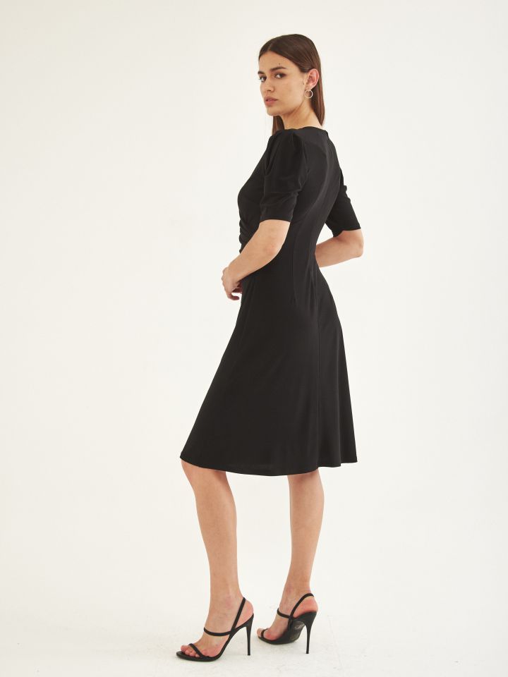 שמלה מעטפה כפ’ צד PROMO בצבע שחור