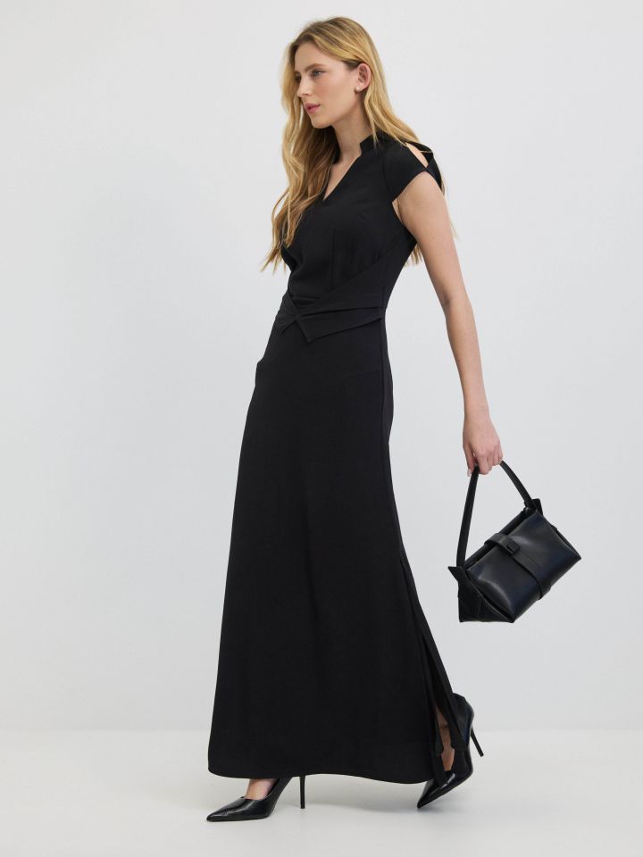 שמלה מקסי קשירה LIAT בצבע שחור