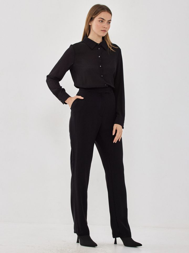 אוברול חולצה מכופתרת בצבע שחור