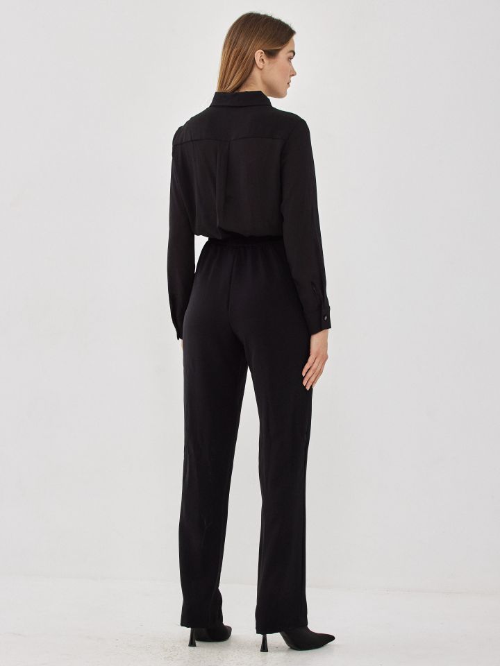 אוברול חולצה מכופתרת בצבע שחור