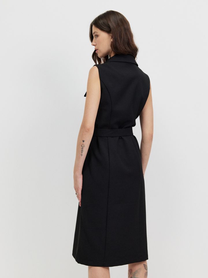 שמלה כיסים חגורה בצבע שחור