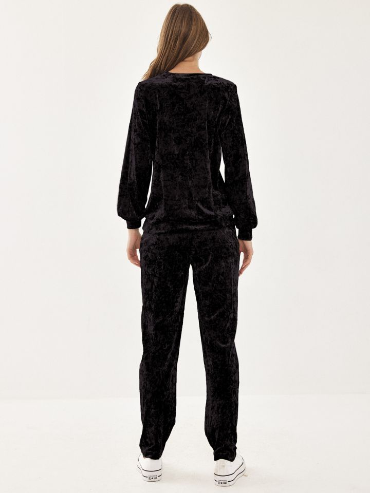 חליפת פנאי קטיפה בצבע שחור