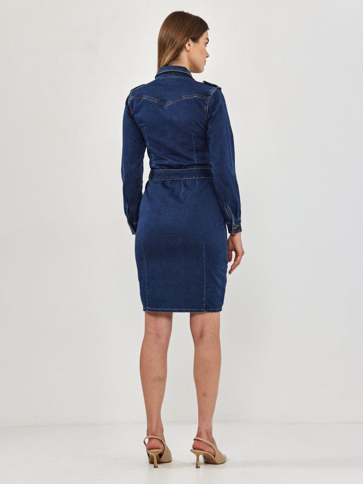 שמלה ג’ינס בצבע ג’ינס כהה