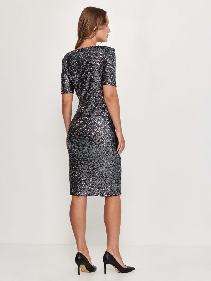 שמלה V פייטים חצי שרוול בצבע אפור כסף