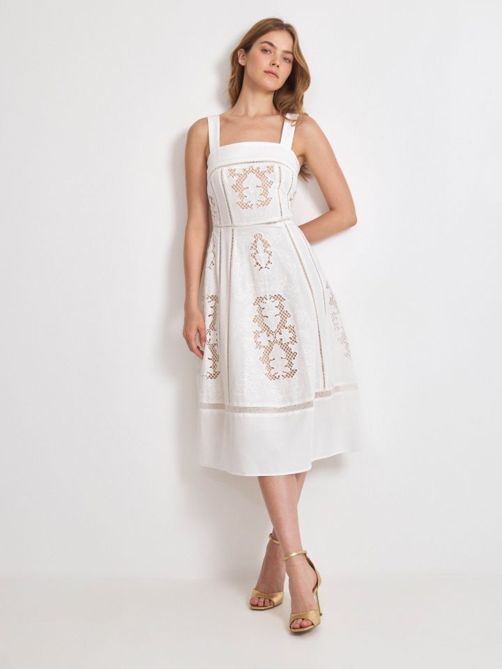 שמלה תחרה KONTENTO בצבע אופוויט