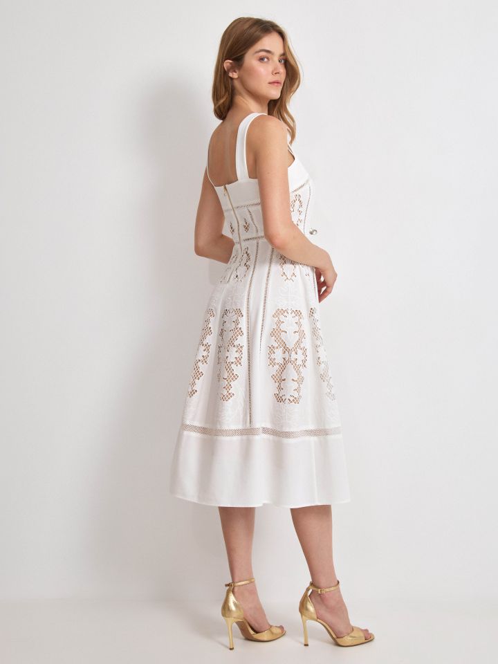 שמלה תחרה KONTENTO בצבע אופוויט