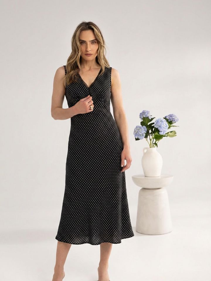 שמלה V נקודות בצבע נקודות