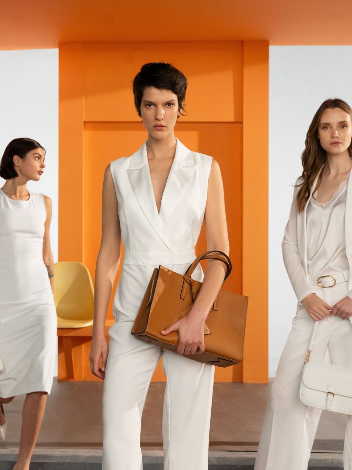 אוברול צוארון בצבע לבן