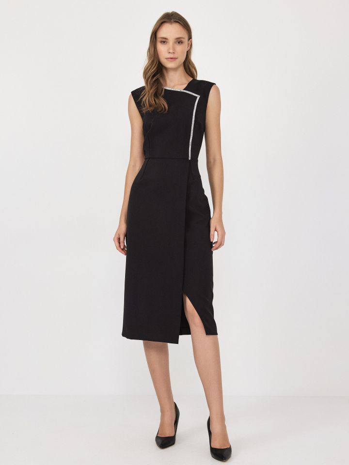 שמלה COMO פתח אסמטרי בצבע שחור