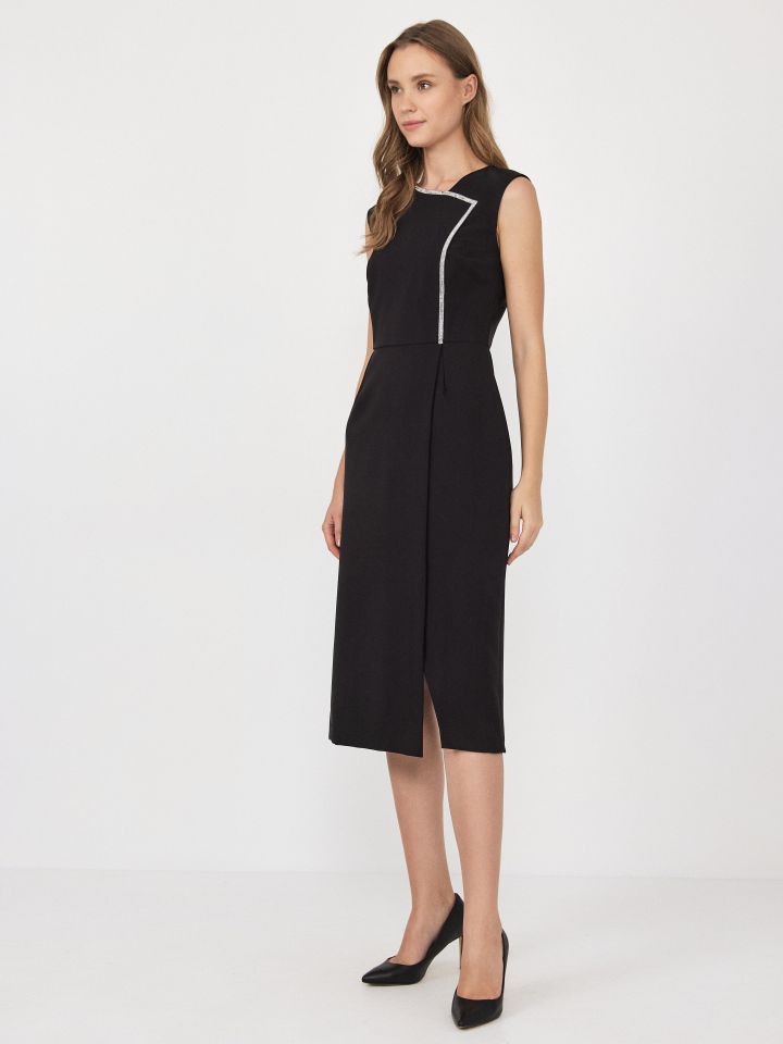 שמלה COMO פתח אסמטרי בצבע שחור