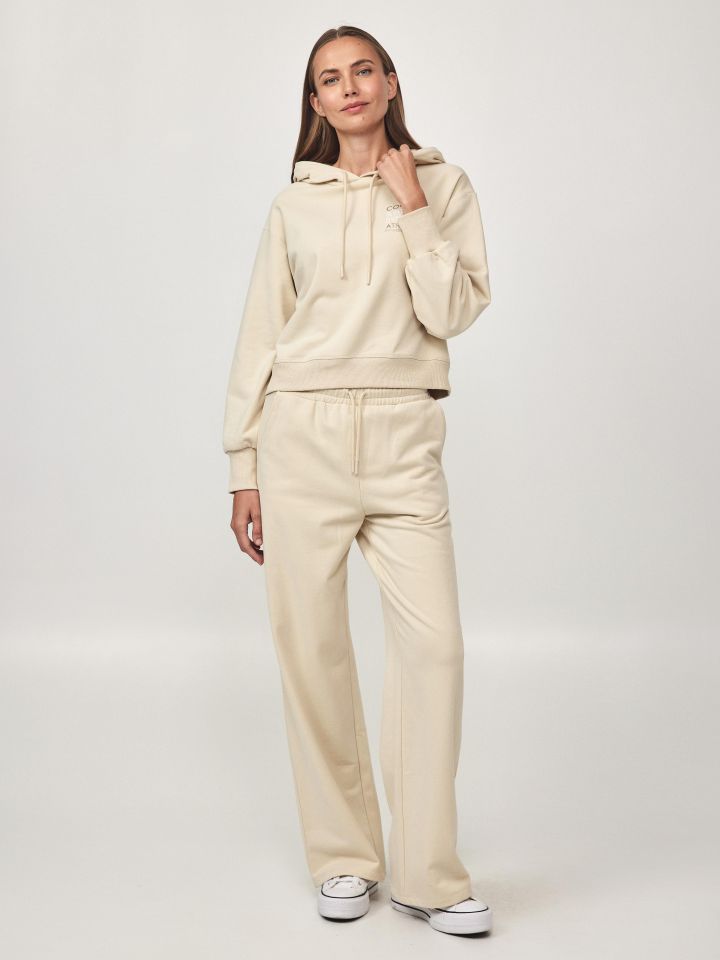 חליפת פנאי קפוצ’ון בצבע בייז’