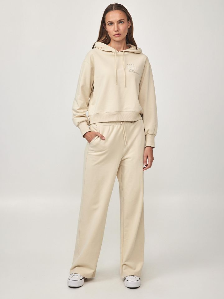 חליפת פנאי קפוצ’ון בצבע בייז’