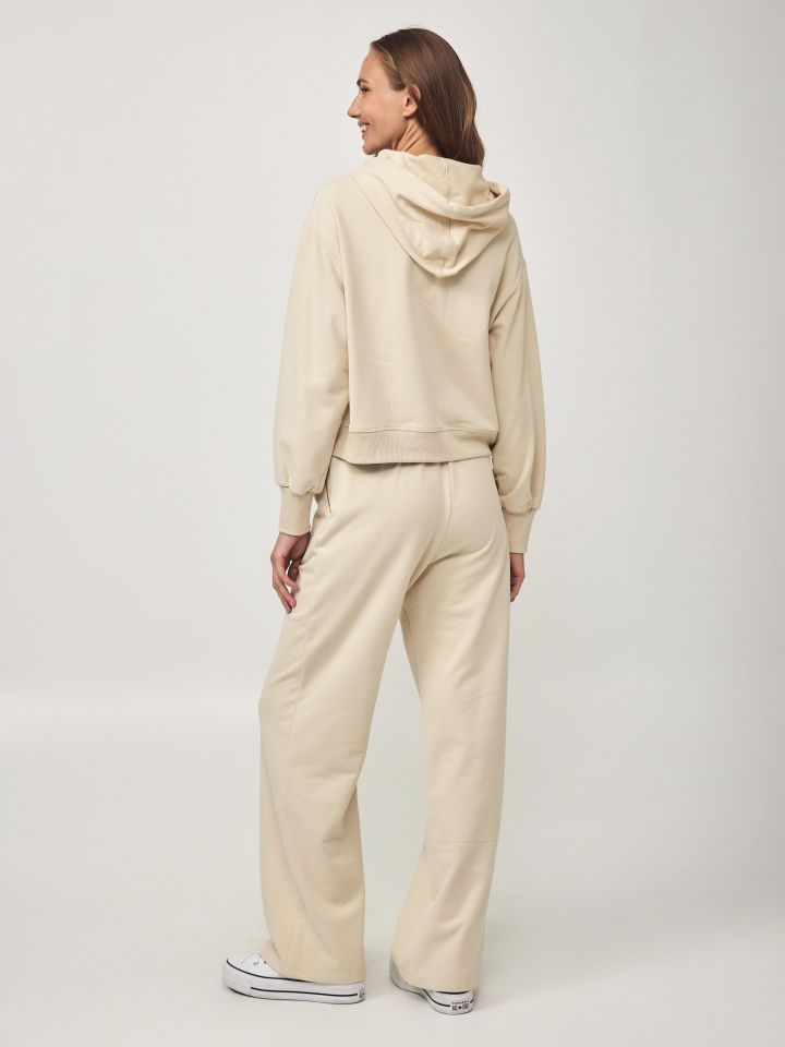 חליפת פנאי קפוצ’ון בצבע בייז’