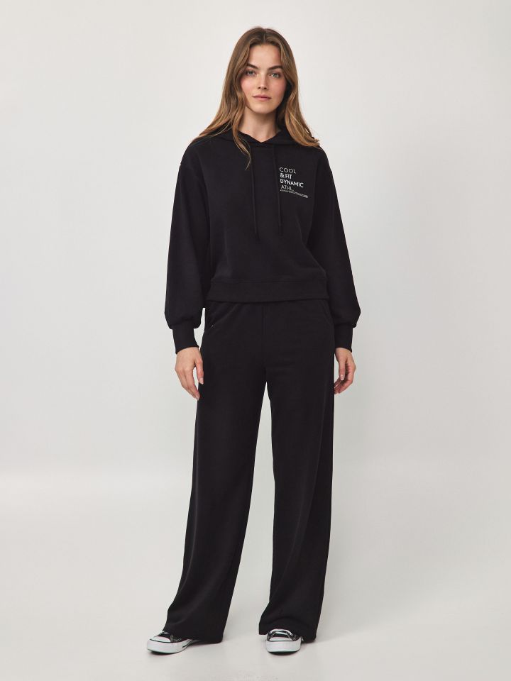 חליפת פנאי קפוצ’ון בצבע שחור