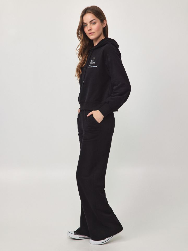 חליפת פנאי קפוצ’ון בצבע שחור