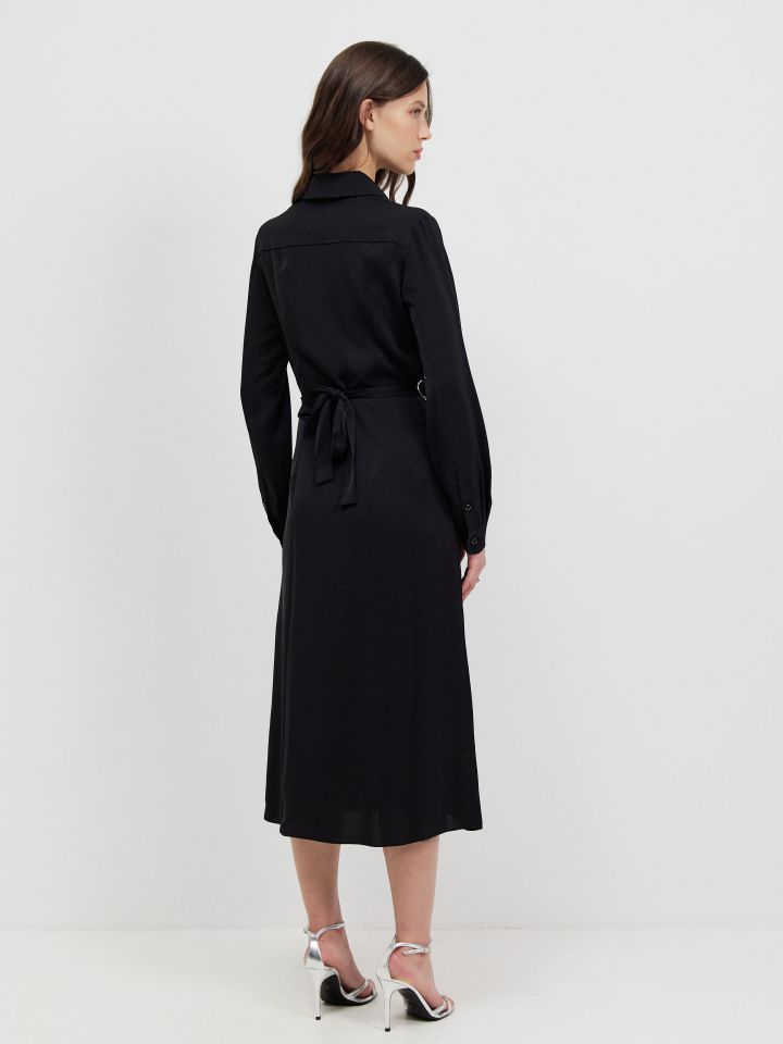 שמלה צוארון אבזמי צד בצבע שחור