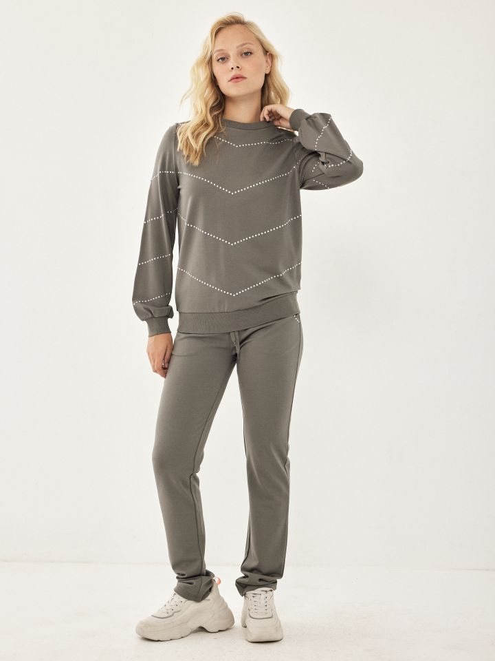 חליפת פנאי שילוב ניטים בצבע ירוק גולברי