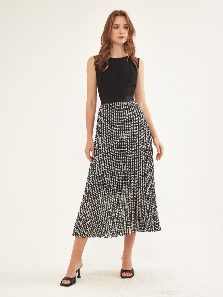 שמלה שילוב פליסה בצבע נקודות