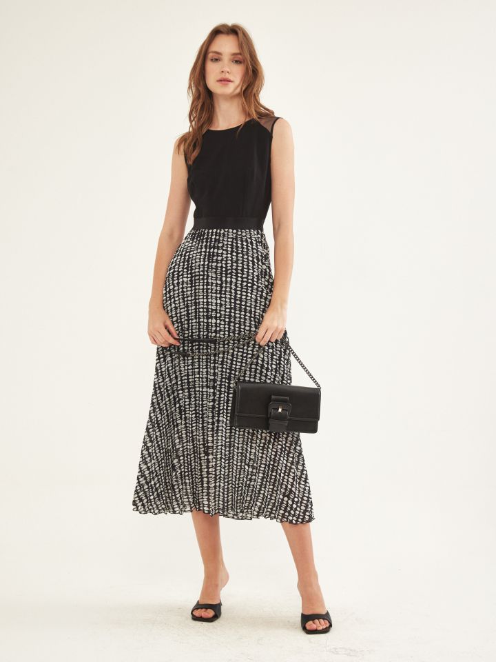 שמלה שילוב פליסה בצבע נקודות