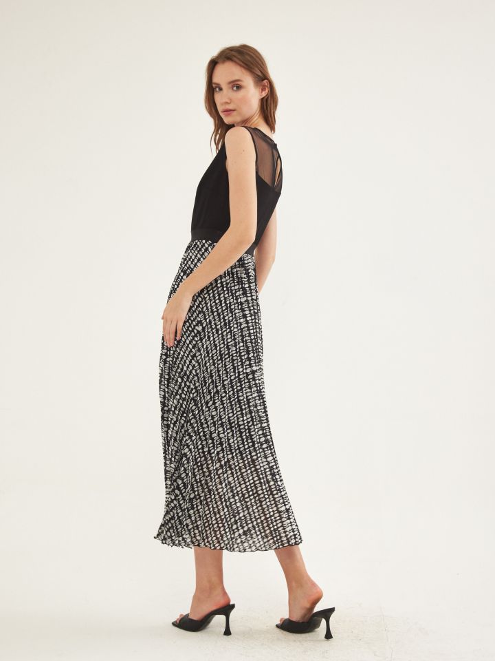 שמלה שילוב פליסה בצבע נקודות