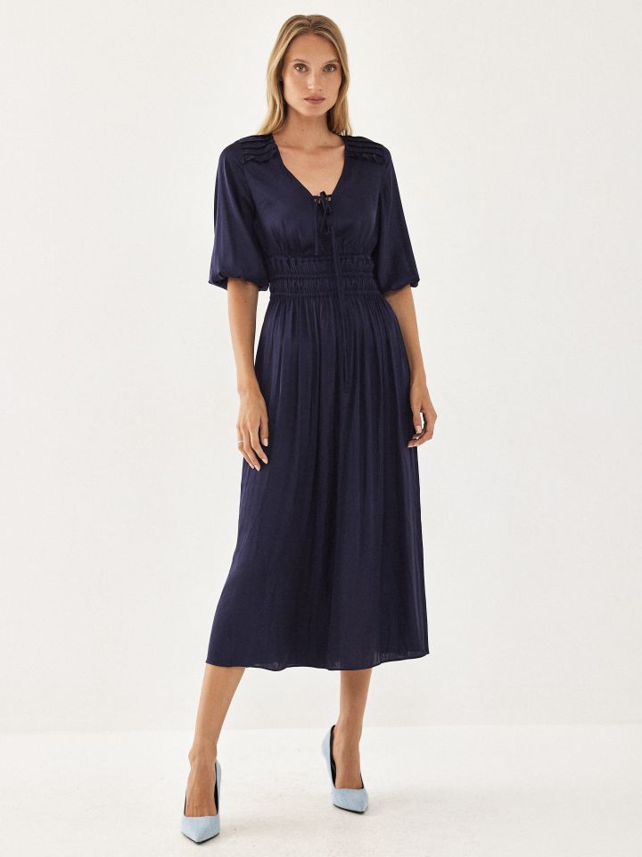 שמלה סטן פתח קשירות בצבע כחול כהה