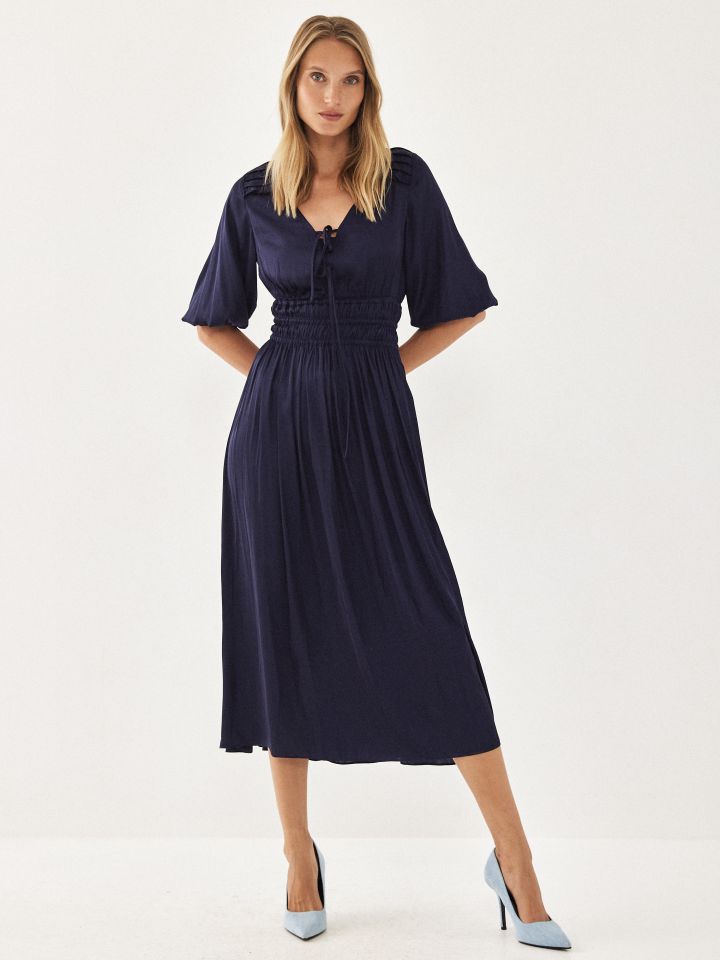 שמלה סטן פתח קשירות בצבע כחול כהה