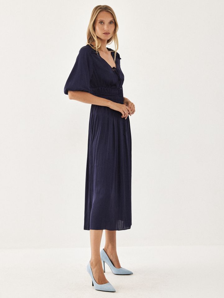 שמלה סטן פתח קשירות בצבע כחול כהה