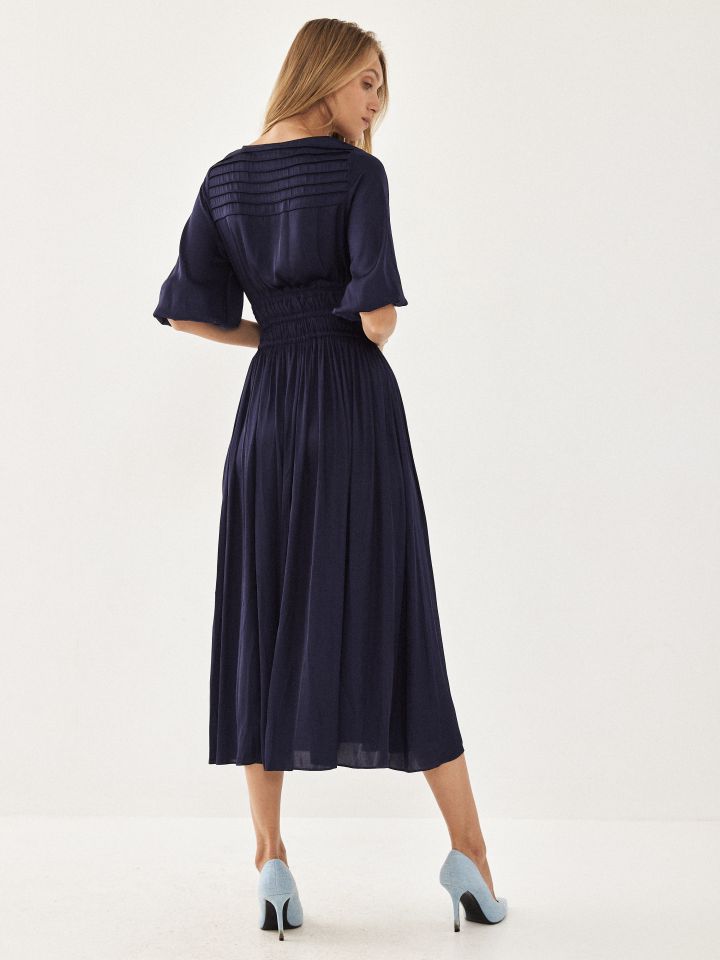 שמלה סטן פתח קשירות בצבע כחול כהה