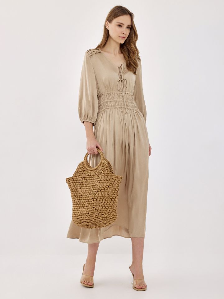 שמלה סטן פתח קשירות בצבע בייז קפוצינו