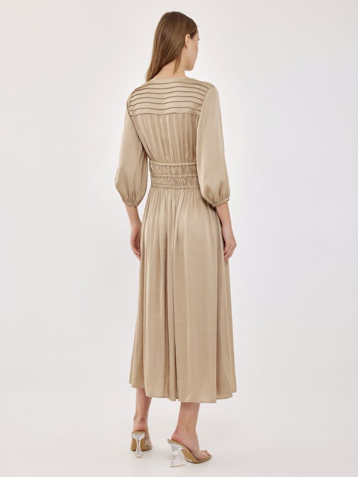 שמלה סטן פתח קשירות בצבע בייז קפוצינו