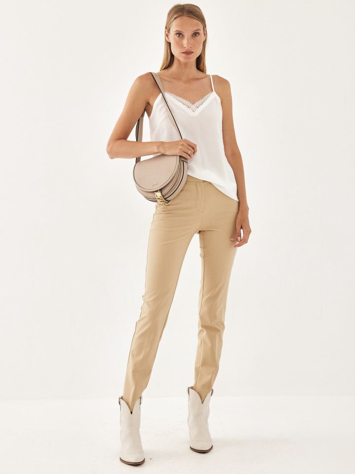 גופיה קרושה בצבע אופוויט