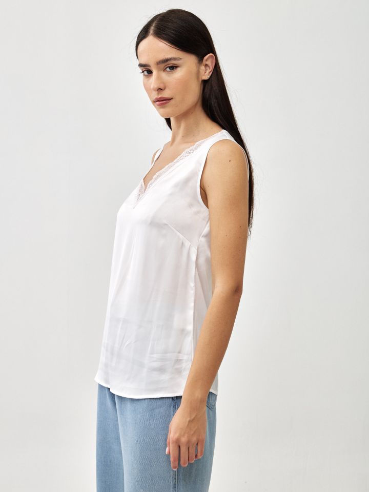 גופיה V שילוב תחרה PROMO בצבע לבן