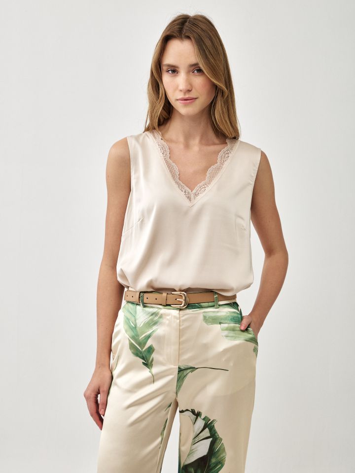 גופיה V שילוב תחרה PROMO בצבע בייז’