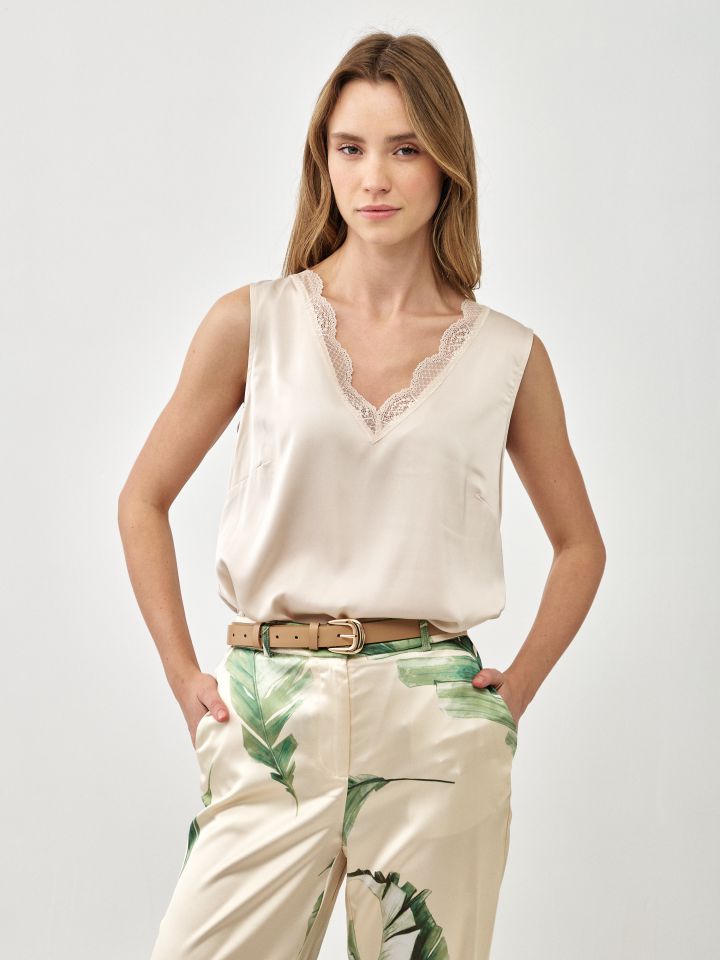 גופיה V שילוב תחרה PROMO בצבע בייז’