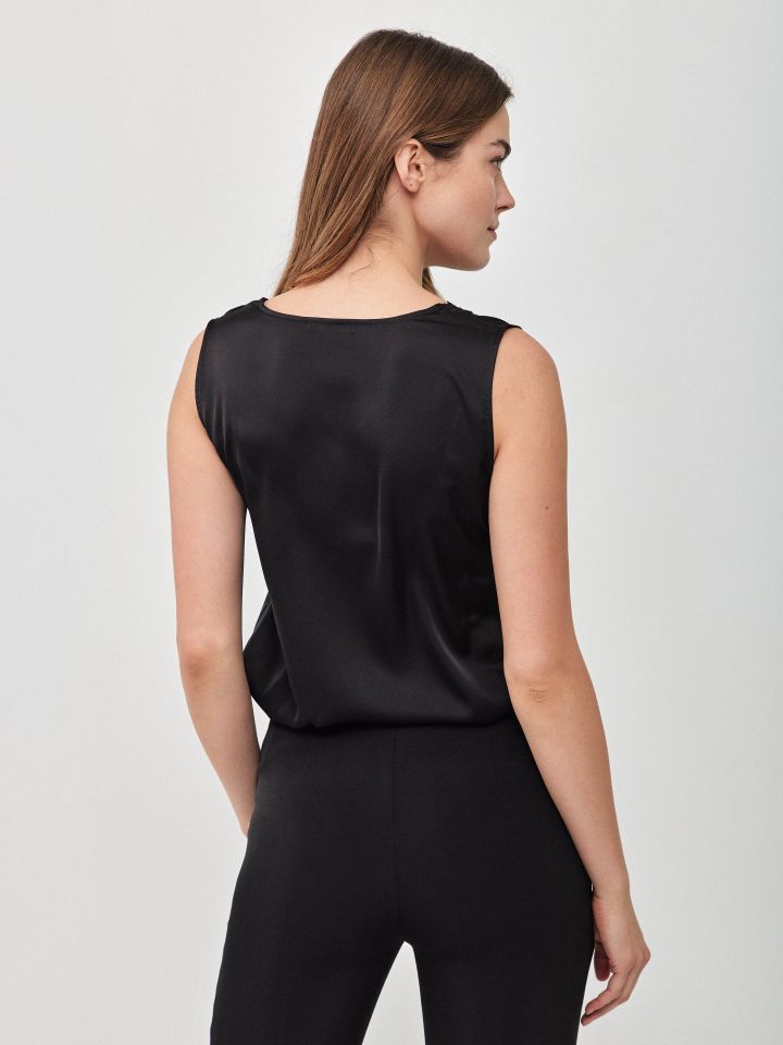 גופיה V שילוב תחרה PROMO בצבע שחור