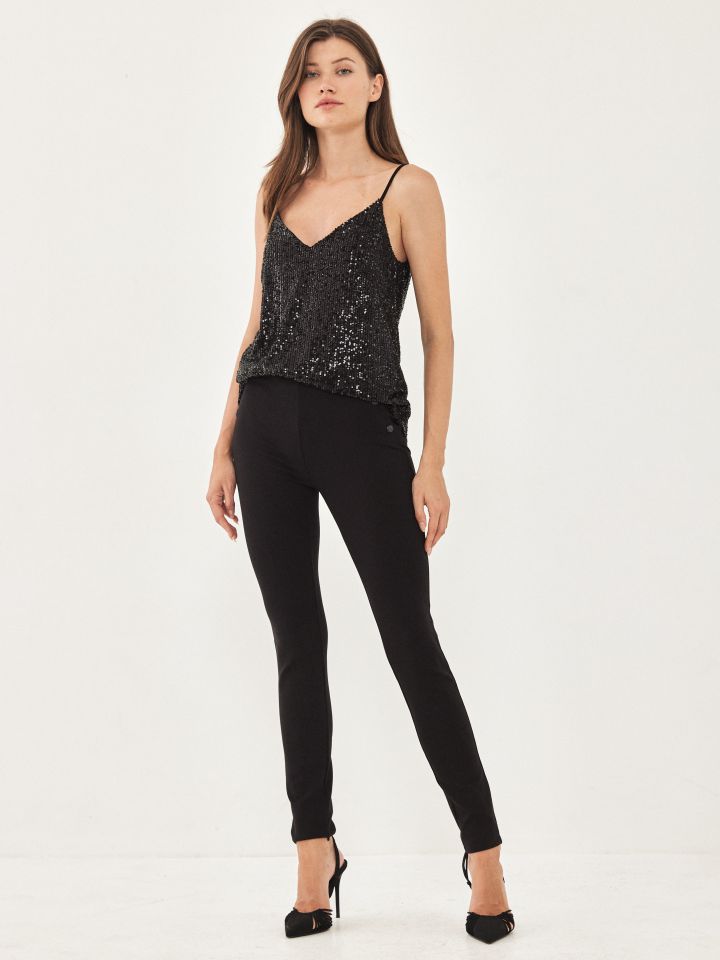 גופיה פייטים בצבע שחור