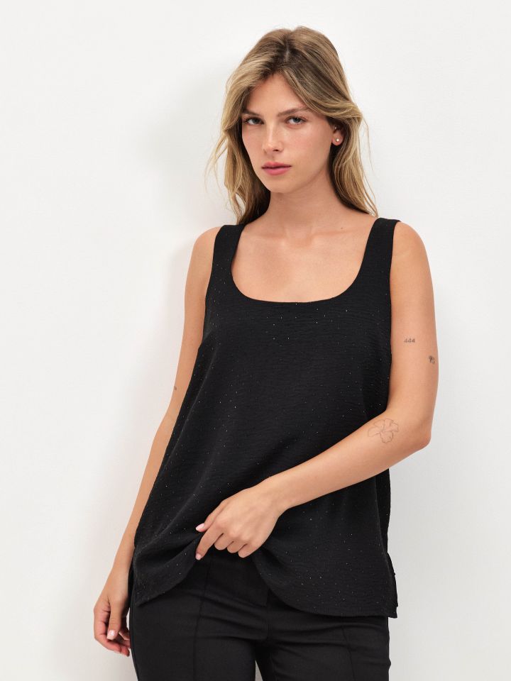 גופיה ניטים בצבע שחור