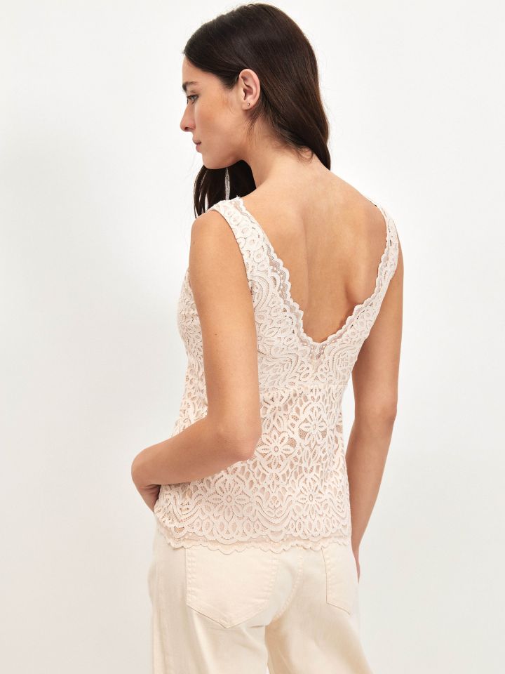 גופיה V תחרה PROMO בצבע בייז’