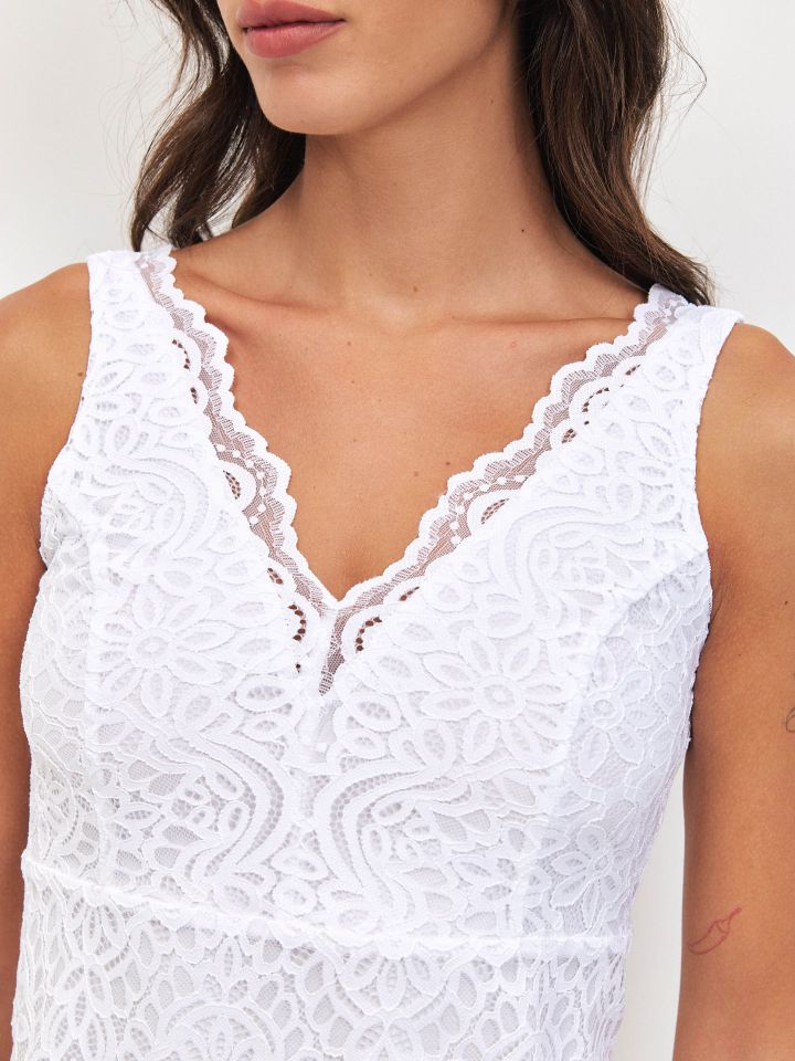 גופיה V תחרה PROMO בצבע לבן